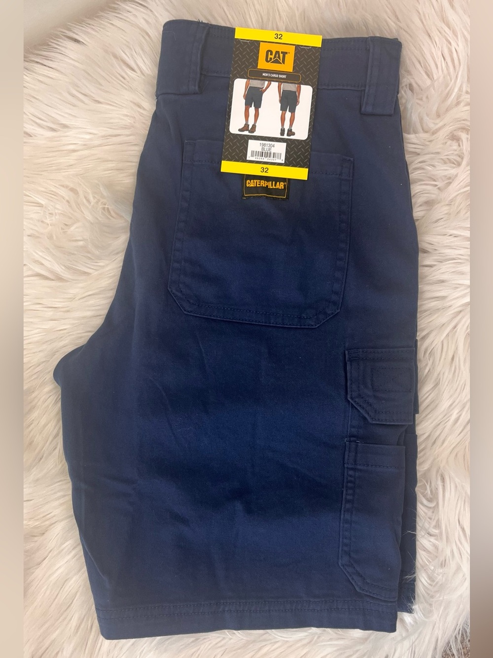 Caterpillar Men’s cargo shorts, navy blue, size 32